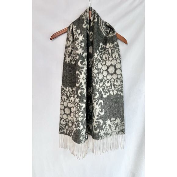 Nordstrom 100% Cashmere Scarf Reversible White Gray Lightweight Women Fringe EUC - Picture 5 of 6